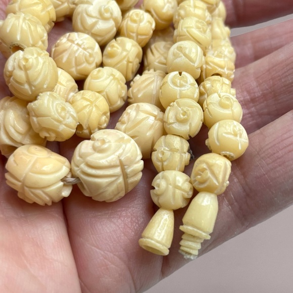 Vintage Carved Horn Necklace - Picture 10 of 13